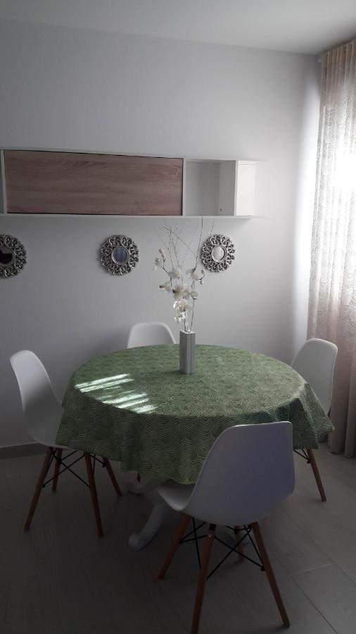 Atico Vacacional Apartment Muros Exterior photo